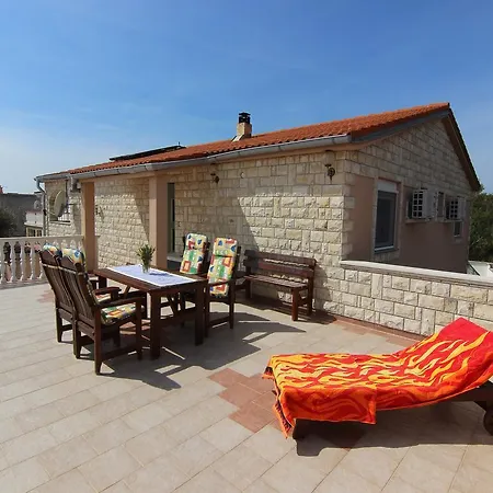 Mandy Apartament *