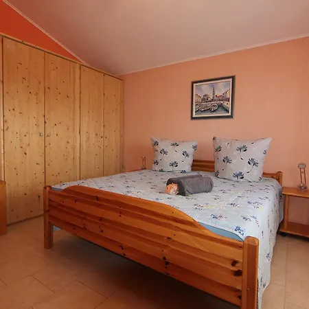 Mandy Apartament Vir